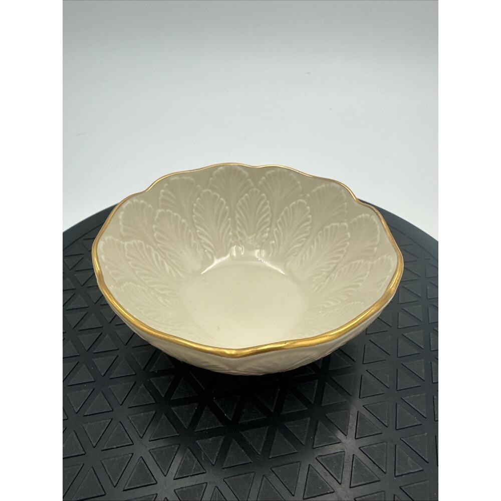 Lenox 4 & 1/2" Nut Candy Bowl Feathers Ivory USA EUC
